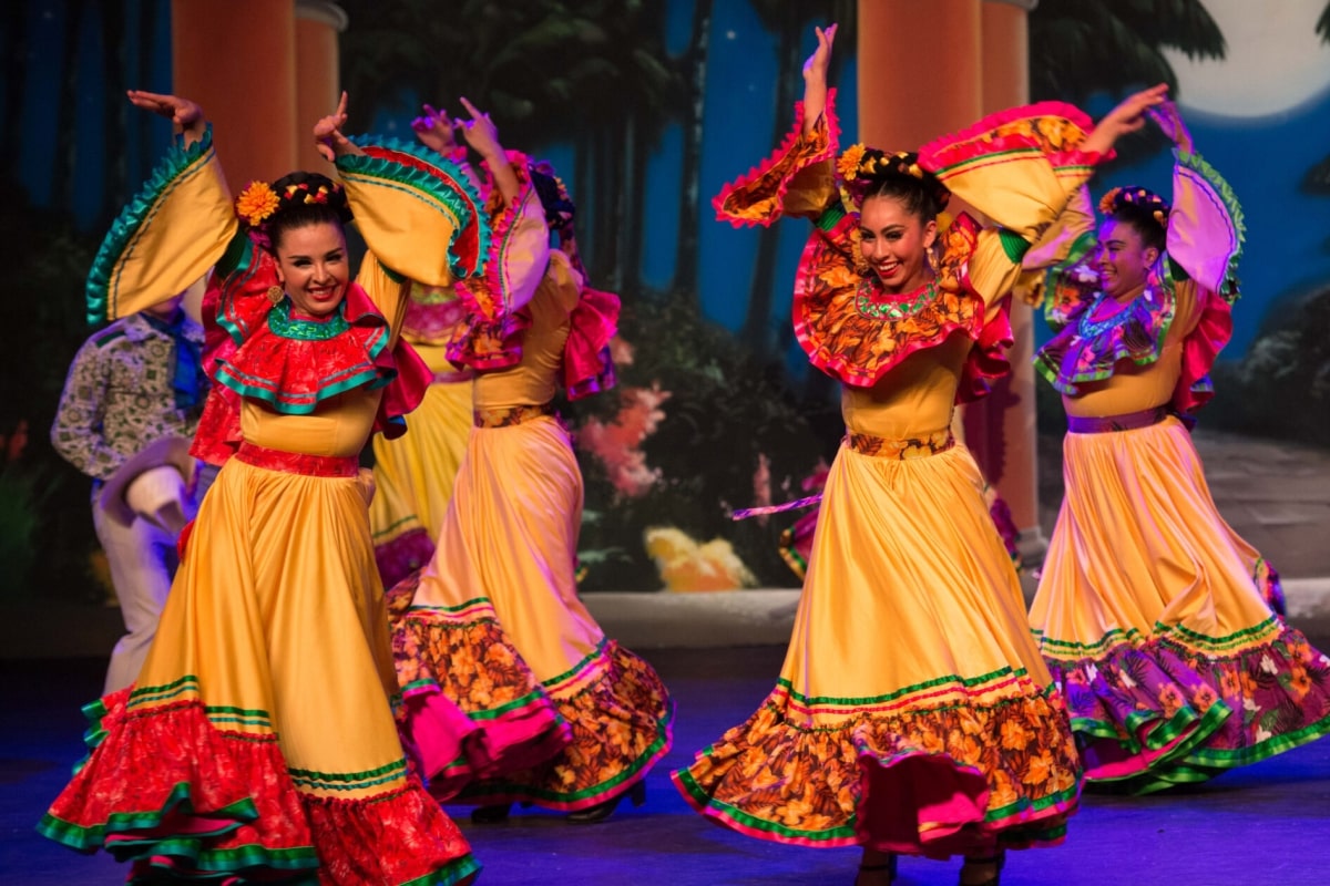 Mexican dancers
