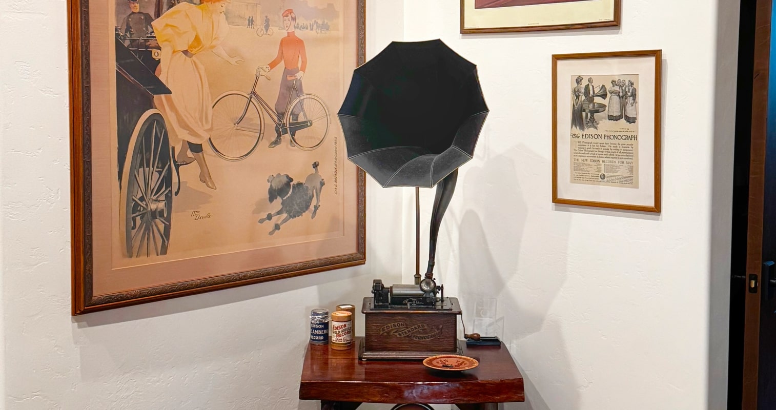 Harry Smith Glaze Jr Collection record player